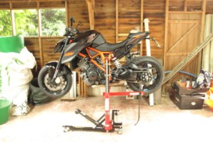 KTM 1190 superduke on abba Sky Lift