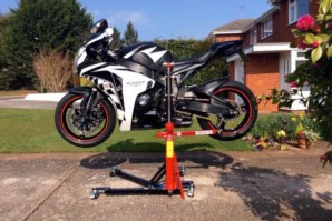 CBR1000RR lifted on abba Sky lift