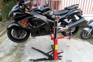 Suzuki Busa on Sky Lift jack