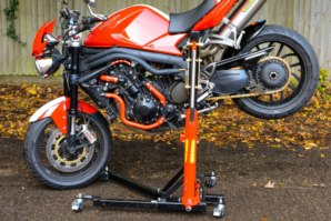 Triumph 1050 Speed triple lifted by abba Sky Lift - stoppie position