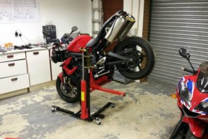 Triumph Street Triple on abba Sky Lift - stopie position