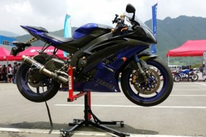 Yamaha R6 on abba Sky Lift